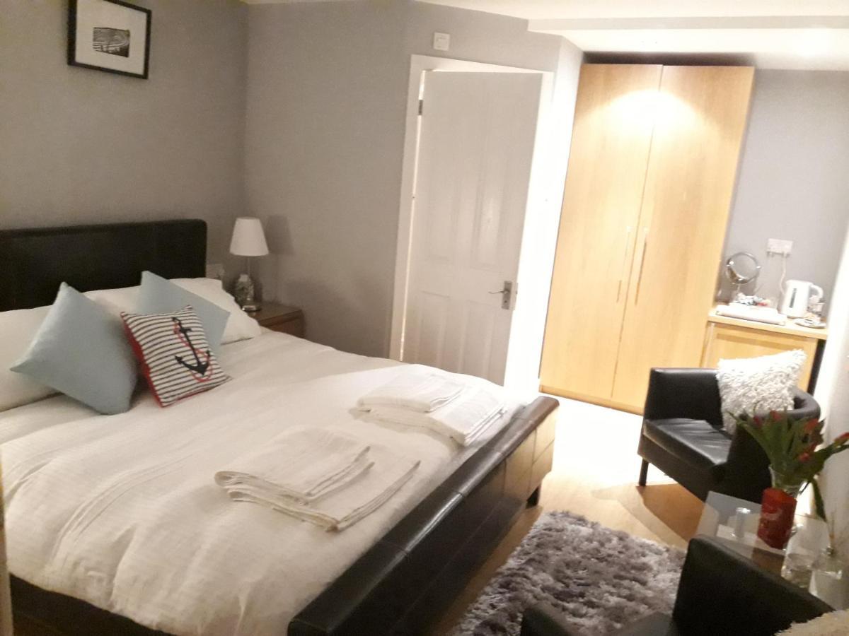 Coast 77 B&B Poole Exteriér fotografie